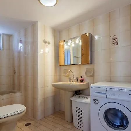 Lovely Close To The Center Apartment